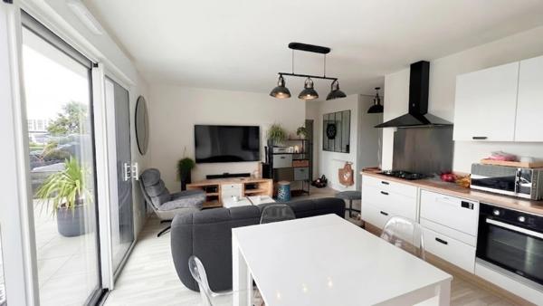 Dpt Finistère (29), à vendre QUIMPER Kerfeunteun appartement T3 situé au dernier étage de 59 m² habitable - Terrasse - Parking privé - Cave.