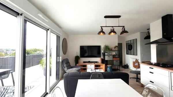 Dpt Finistère (29), à vendre QUIMPER Kerfeunteun appartement T3 situé au dernier étage de 59 m² habitable - Terrasse - Parking privé - Cave.