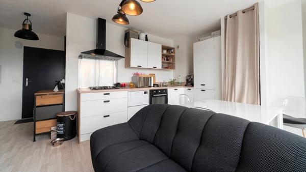 Dpt Finistère (29), à vendre QUIMPER Kerfeunteun appartement T3 situé au dernier étage de 59 m² habitable - Terrasse - Parking privé - Cave.