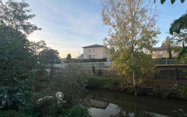Appartement à louer    2 pièces •  Saint-Didier-sur-Chalaronne