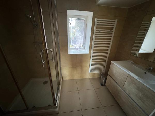 À VENDRE – Ensemble immobilier d’exception en pierre avec fonds de commerce bien-être et vue panoramique