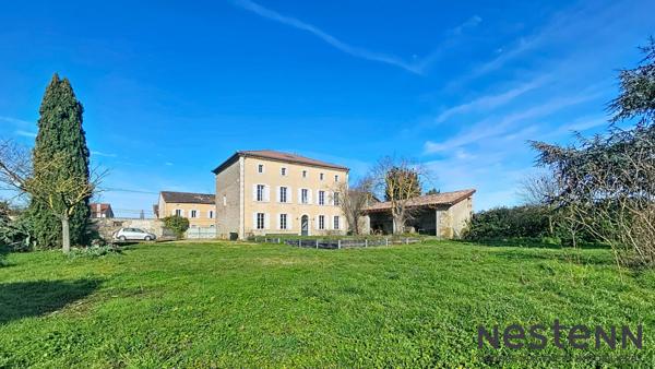 A Vendre Maison de Maître de 1870 Rénovée. 288 m² habitables + 150 m² à aménager, jardin, garage et dépendance à Martres-Tolosane