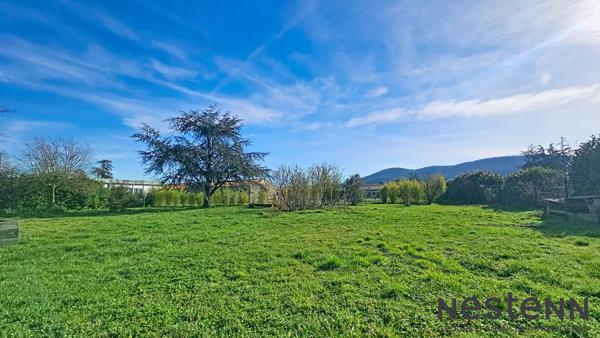 A Vendre Maison de Maître de 1870 Rénovée. 288 m² habitables + 150 m² à aménager, jardin, garage et dépendance à Martres-Tolosane