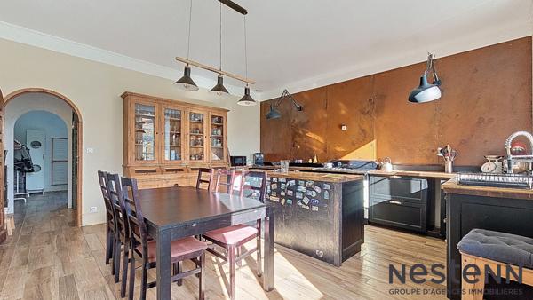 A Vendre Maison de Maître de 1870 Rénovée. 288 m² habitables + 150 m² à aménager, jardin, garage et dépendance à Martres-Tolosane