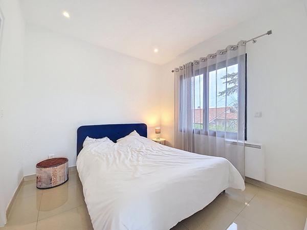 Villa contemporaine de 220 m² de type 7 avec piscine chauffée et appartement indépendant de 42 m²