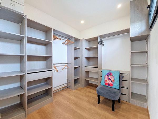 Villa contemporaine de 220 m² de type 7 avec piscine chauffée et appartement indépendant de 42 m²