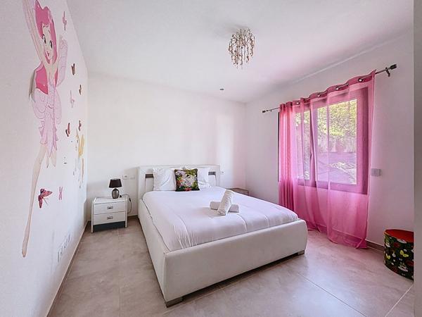 Villa contemporaine de 220 m² de type 7 avec piscine chauffée et appartement indépendant de 42 m²