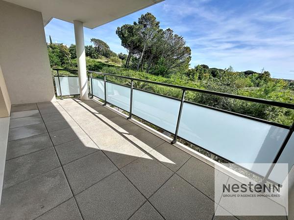 Fréjus, dernier étage, 2 pièces, terrasse et garage