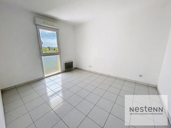 Fréjus, dernier étage, 2 pièces, terrasse et garage