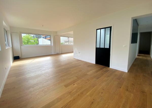 SURESNES - CENTRE VILLE/ APPARTEMENT DERNIER ETAGE (3- 4 CHAMBRES) AVEC PARKING