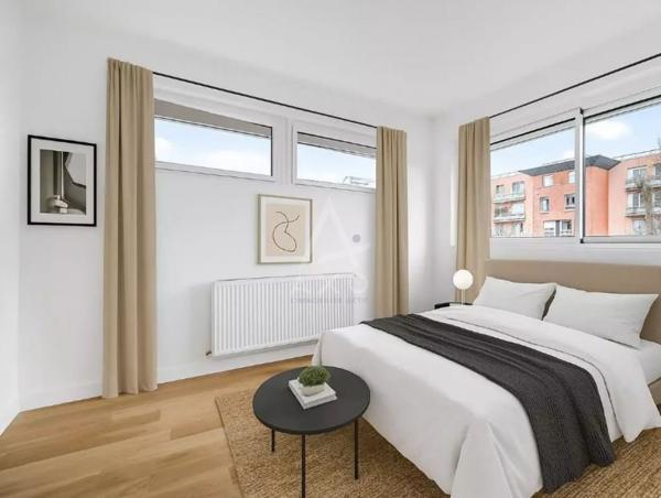SURESNES - CENTRE VILLE/ APPARTEMENT DERNIER ETAGE (3- 4 CHAMBRES) AVEC PARKING