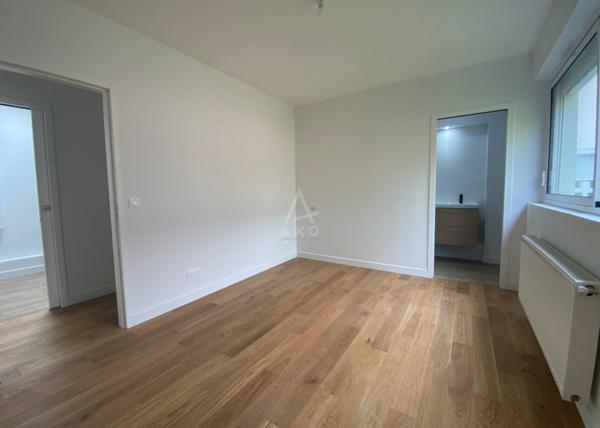 SURESNES - CENTRE VILLE/ APPARTEMENT DERNIER ETAGE (3- 4 CHAMBRES) AVEC PARKING