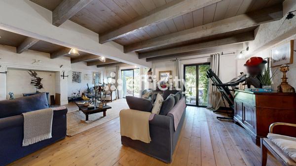 Maison
         9 pièces
        - 378 m² Bien prestige 606 000 € *