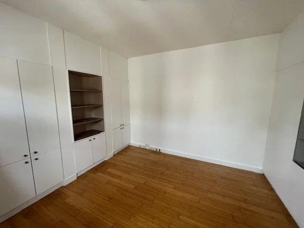 Location Bureau 57 m2 à Fort-de-France