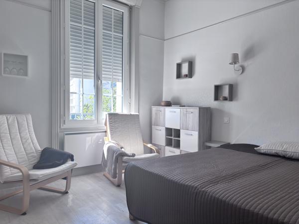 CHÂTEL-GUYON – A LOUER STUDIO MEUBLÉ 18 m² – RÉSIDENCE SÉCURISÉE Châtel-Guyon (63140)