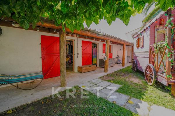 Maison camarguaise de caractère avec piscine chauffée, à 500 m de la plage