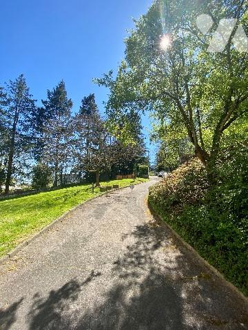 GRAND APPARTEMENT AVEC GARAGE / TASSIN LA DEMI LUNE / SECTEUR GRAND BOIS L AIGAS