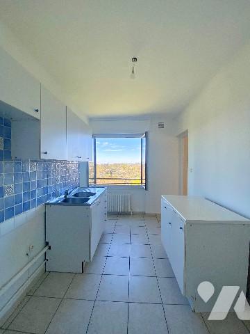 GRAND APPARTEMENT AVEC GARAGE / TASSIN LA DEMI LUNE / SECTEUR GRAND BOIS L AIGAS