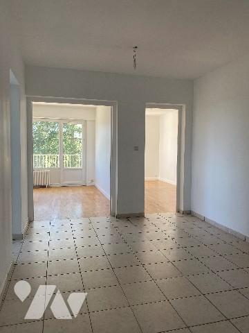 GRAND APPARTEMENT AVEC GARAGE / TASSIN LA DEMI LUNE / SECTEUR GRAND BOIS L AIGAS