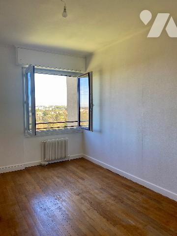 GRAND APPARTEMENT AVEC GARAGE / TASSIN LA DEMI LUNE / SECTEUR GRAND BOIS L AIGAS