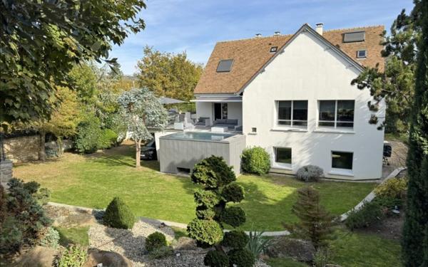 Maison à vendre    6 pièces •  Verneuil-sur-Seine