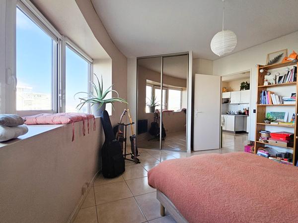 APPARTEMENT TRAVERSANT DE TYPE 2 LA ROCHELLE / LES MINIMES  La rochelle