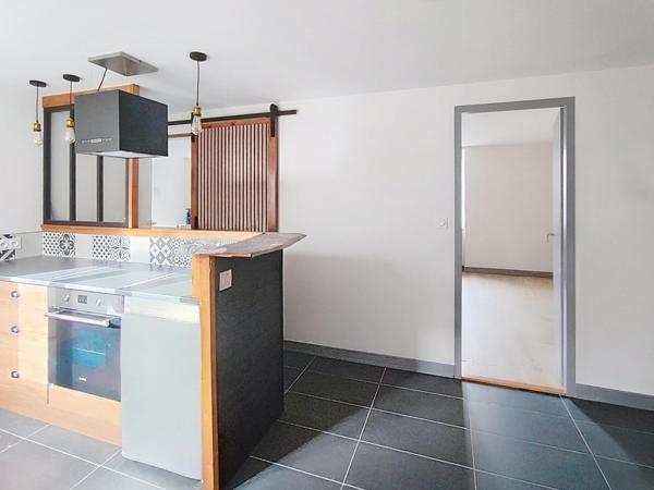 Maison individuelle 5 pièces et 3 appartements F2/F1