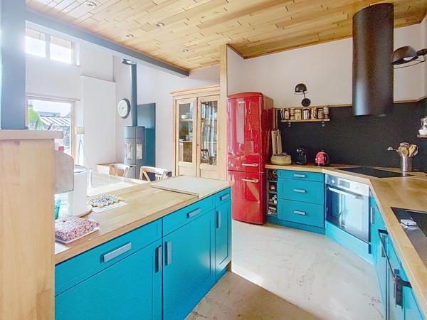 Maison individuelle 5 pièces et 3 appartements F2/F1