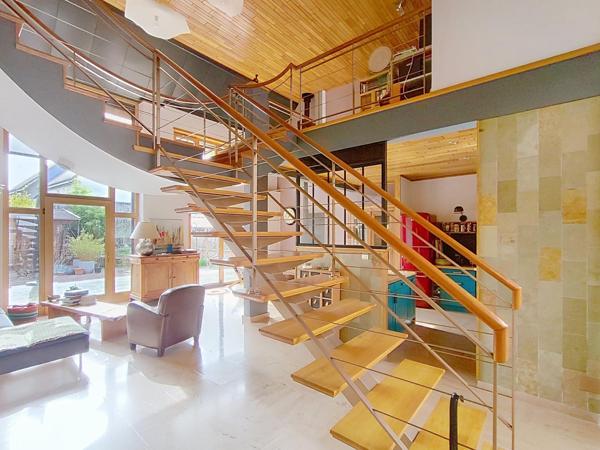 Maison individuelle 5 pièces et 3 appartements F2/F1