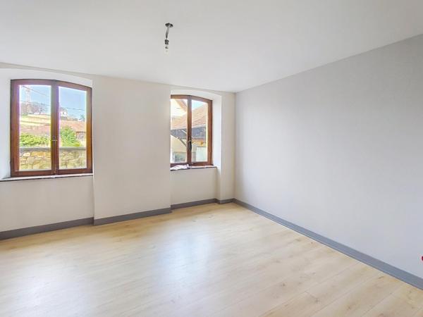Maison individuelle 5 pièces et 3 appartements F2/F1