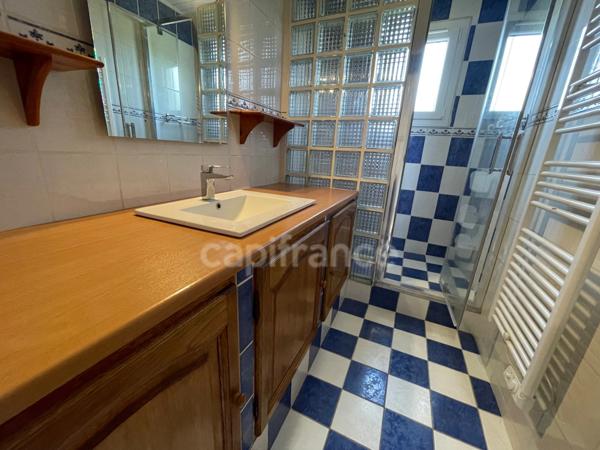 Maison sur sous-sol 4 chambres.