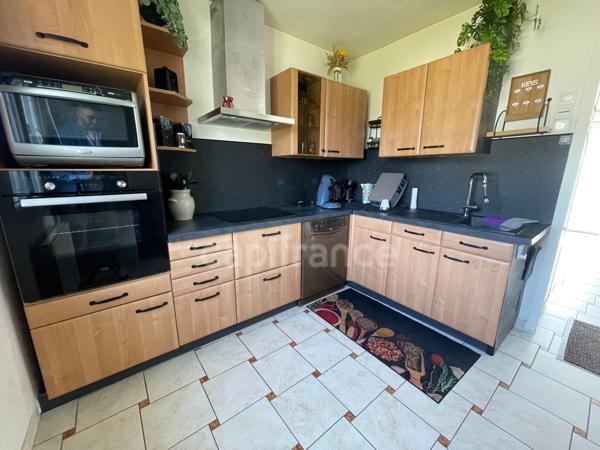 Maison sur sous-sol 4 chambres.