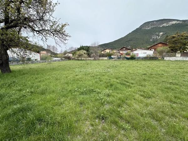 Vente Terrain 885 m2 à Saint-André-les-Alpes