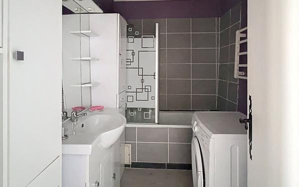 Appartement à louer    1 pièce •  Écuisses