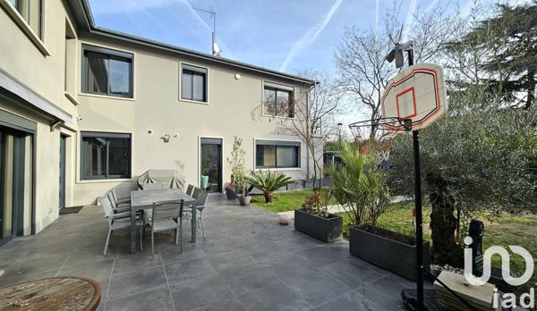 Maison traditionnelle 7 pièces de 173 m² à Champigny-sur-Marne (94500)