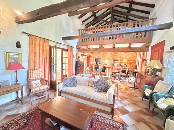 Cahors, maison 5 chambres sur près de 1400 m2 de terrain avec piscine