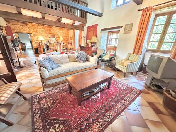 Cahors, maison 5 chambres sur près de 1400 m2 de terrain avec piscine