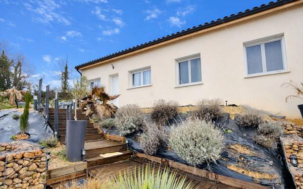 Maison à vendre    4 pièces •  Montrigaud