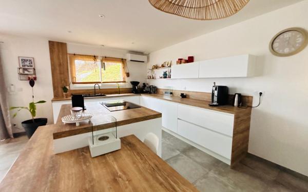 Maison à vendre    4 pièces •  Montrigaud