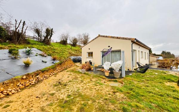 Maison à vendre    4 pièces •  Montrigaud