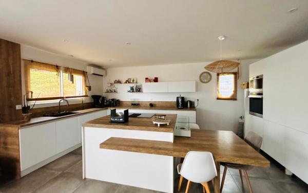 Maison à vendre    4 pièces •  Montrigaud