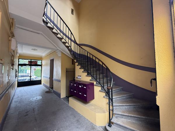 Appartement
         3 pièces
        - 68 m² 239 000 € *