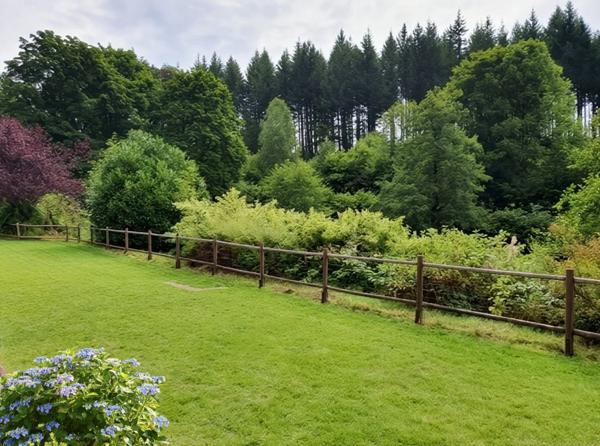 PROPRIETE vendre 20 pièces proche de REMIREMONT (88) sur 2,4 ha avec ETANG, SOURCE