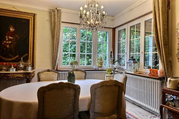 Mulhouse, au coeur du Rebberg, belle maison bourgeoise 5 chambres, au calme d'une discrète impasse