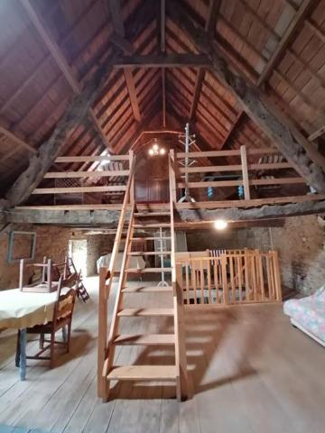 Charmante longère en pierre à rénover