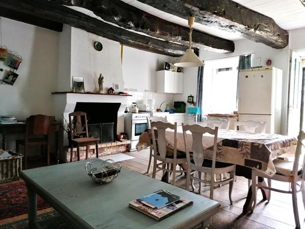 Charmante longère en pierre à rénover