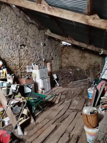 Charmante longère en pierre à rénover