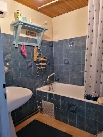 Charmante longère en pierre à rénover