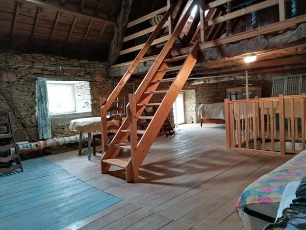 Charmante longère en pierre à rénover