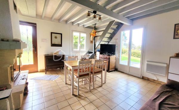 Coup de cœur assuré à Mesnil Val (Criel-sur-Mer) - Petite maison de 50 m² avec VUE MER à fort potentiel !

A seulement 10 minutes à pied de la plage - accès au bout de la rue, venez découvrir cette charmante maison de 1982, située au calme dans un quartier résidentiel recherché à Mesnil Val, commune de Criel-sur-Mer (76910).
Nichée dans un beau jardin clos et arboré de près de 500 m², elle offre un cadre de vie privilégié avec une MAGNIFIQUE VUE MER que vous pourrez admirer depuis la terrasse en bois de 21 m².

Cette maison se compose :
- Au rez-de-chaussée : une pièce de vie avec une cheminée à insert et un accès au jardin, une cuisine aménagée et équipée, une salle d'eau et un toilette indépendant.
- A l'étage : une pièce palière devenue une chambre et en enfilade, une deuxième chambre.

Un cabanon complète le bien, offrant beaucoup de rangement.

Des travaux de rafraîchissement sont à prévoir pour dynamiser les espaces et révéler tout le potentiel de la maison. 
C'est l'occasion parfaite pour créer un intérieur sur-mesure !

Huisseries bois & PVC doubles vitrage
Chauffage électrique & bois
Ballon d'eau chaude 200L
Tout à l'égout
DPE F

Taxe foncière 2025 : 692 € 

Pour ne pas passer à côté de cette opportunité exclusive, contactez-moi dès aujourd'hui !
Conformément aux dispositions de l'article R561-5-1 du code monétaire et financier, une pièce d'identité sera demandée aux visiteurs durant la visite.

Annonce & photos réalisées SANS l'Intelligence Artificielle